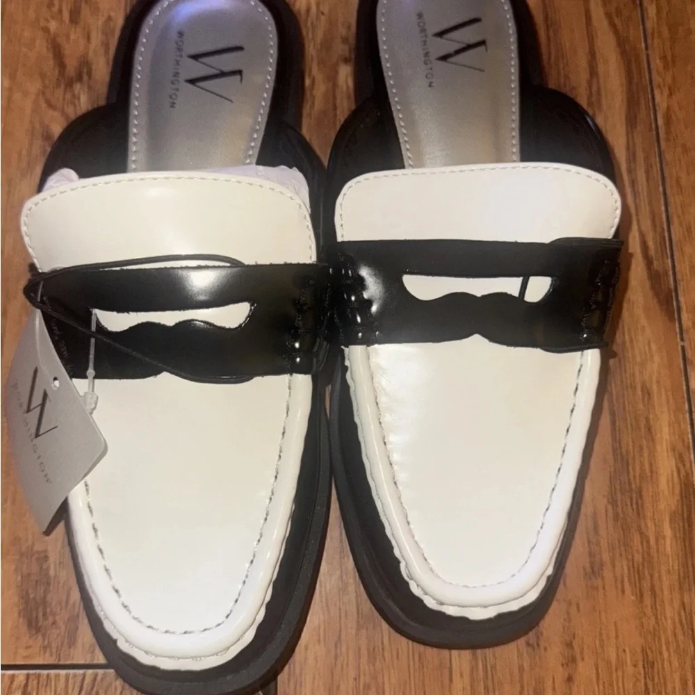 Women Worthington Destin Size 5M Mules/ Slip On Penny Loafers Black & White - Picture 10 of 13